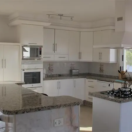 5-bedroom With Private Pool 阿德耶