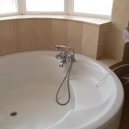 5-bedroom With Private Pool *